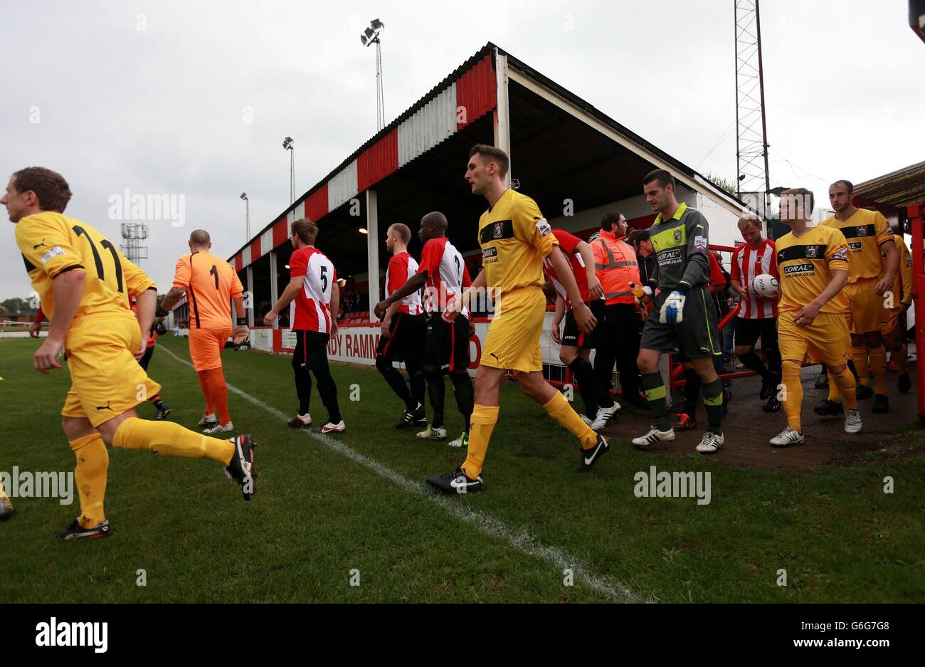 Soccer - FA Cup Qualifying - Third Round - Atherstone Town v Barrow - Sheepy Road. Atherstone Town and Barrow take the field for the FA Cup Qualifying, Third Round match at Sheepy Road, Atherstone. Stock Photo