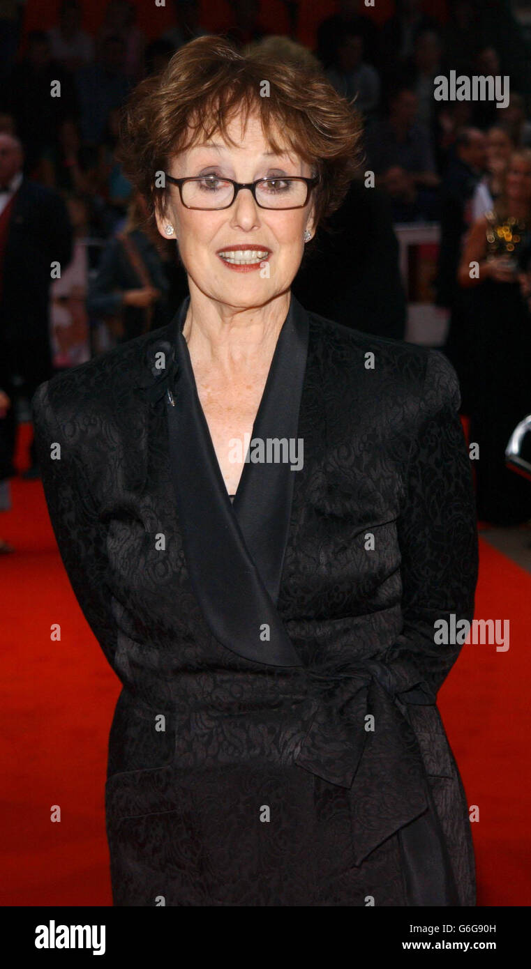 Una Stubbs arrives for the UK premiere of Calendar Girls at the Odeon