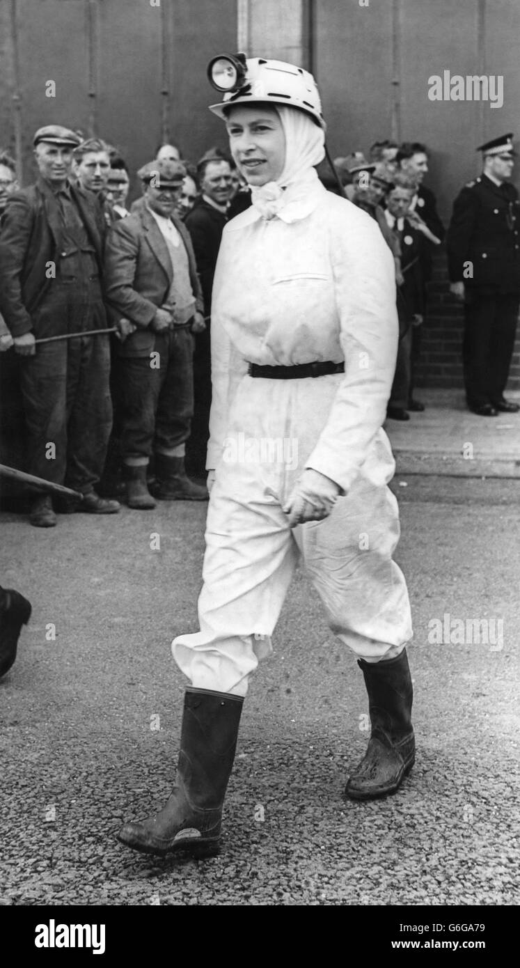 Miners see the Queen wearing white overalls, scarf and helmet and black gumboots during her visit to Rothes Colliery Fifeshire. It was the Queen;s first visit to a coal mine and she spent about half an hour underground visiting the coal face. Stock Photo