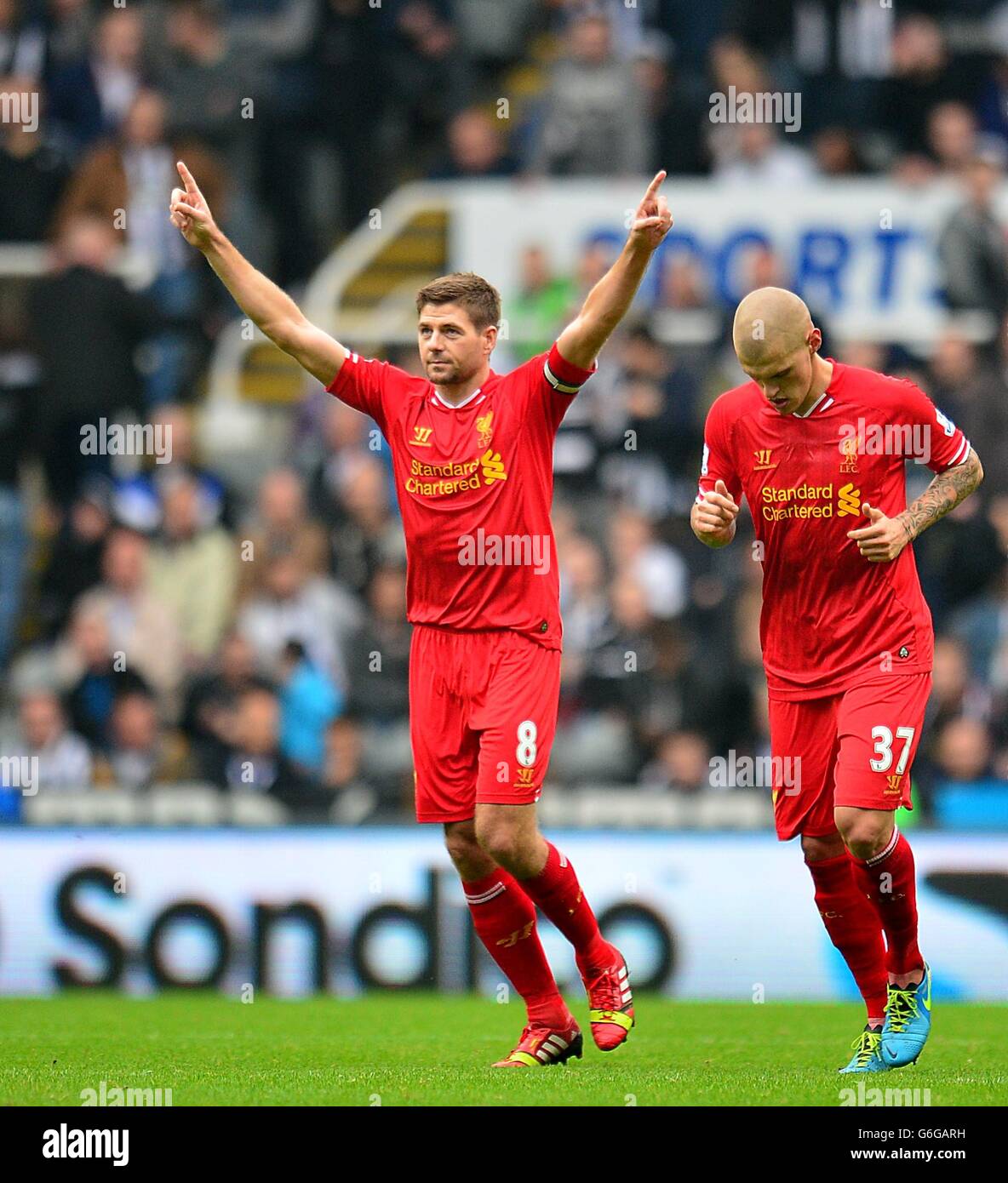 Liverpool's Steven Gerrard (centre) celebrates scoring his side's first goal of the game from the penalty spot Stock Photo