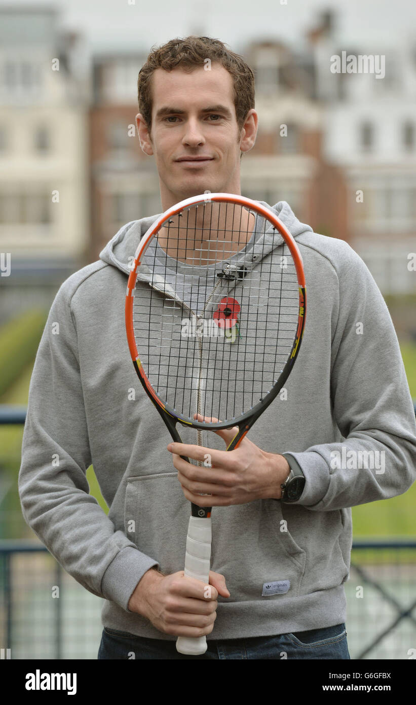 Andy Murray poses with a new Head tennis racket during a photocall at The  Queens Club, London Stock Photo - Alamy