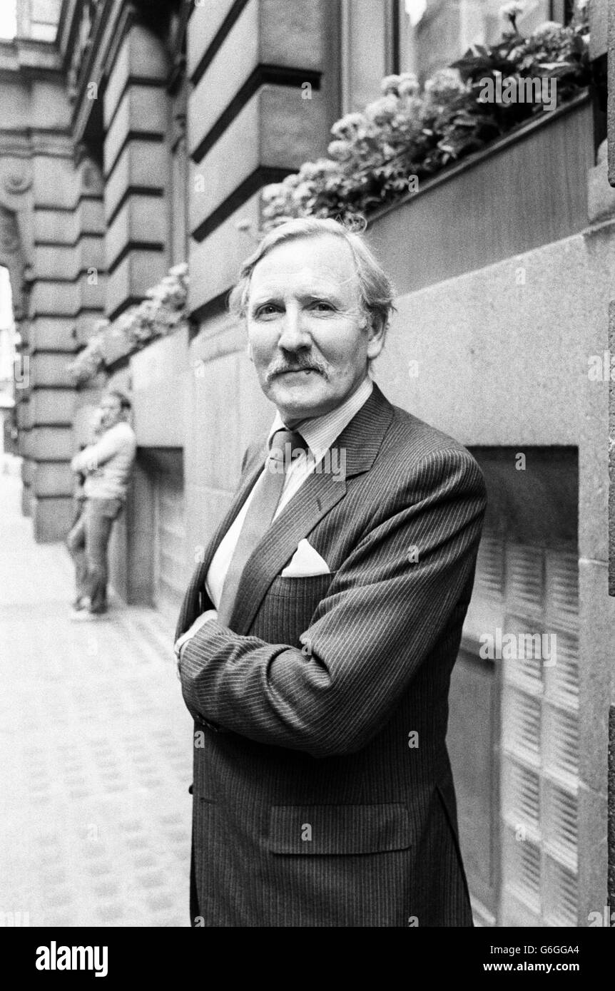 Entertainment - Actor Leslie Phillips - London. Actor Leslie Phillips, who today sued his former agents for breach of contract. Stock Photo