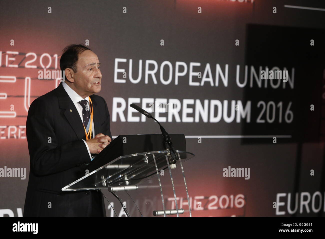 Regional Counting Officer, Sir Howard Bernstein, announces the referendum results for the north west of England at Manchester Town Hall as voters backed the campaign for the UK to leave the EU. Stock Photo
