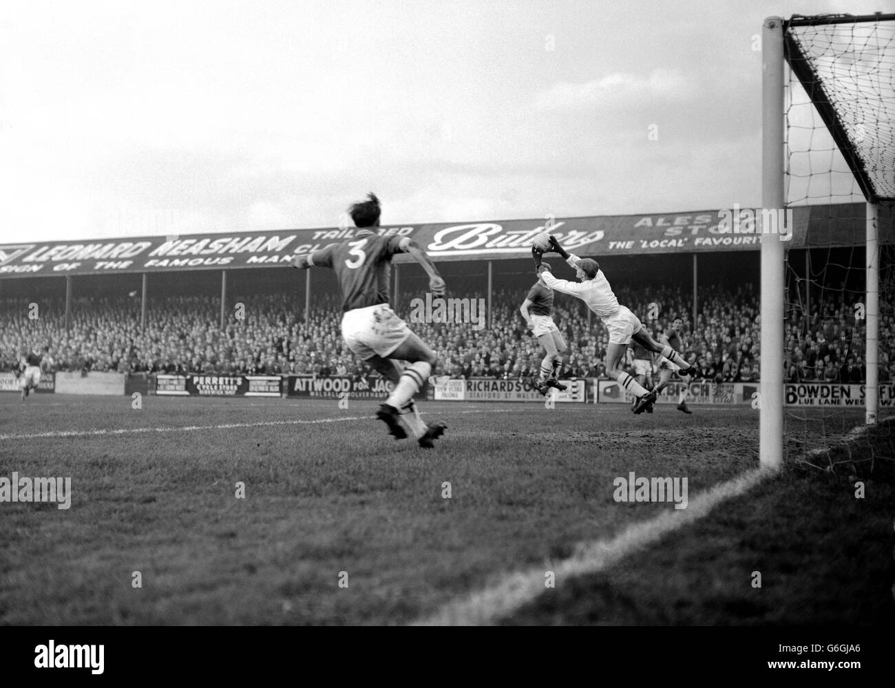Yeovil Start Giant Kinning Again Stock Photo Alamy