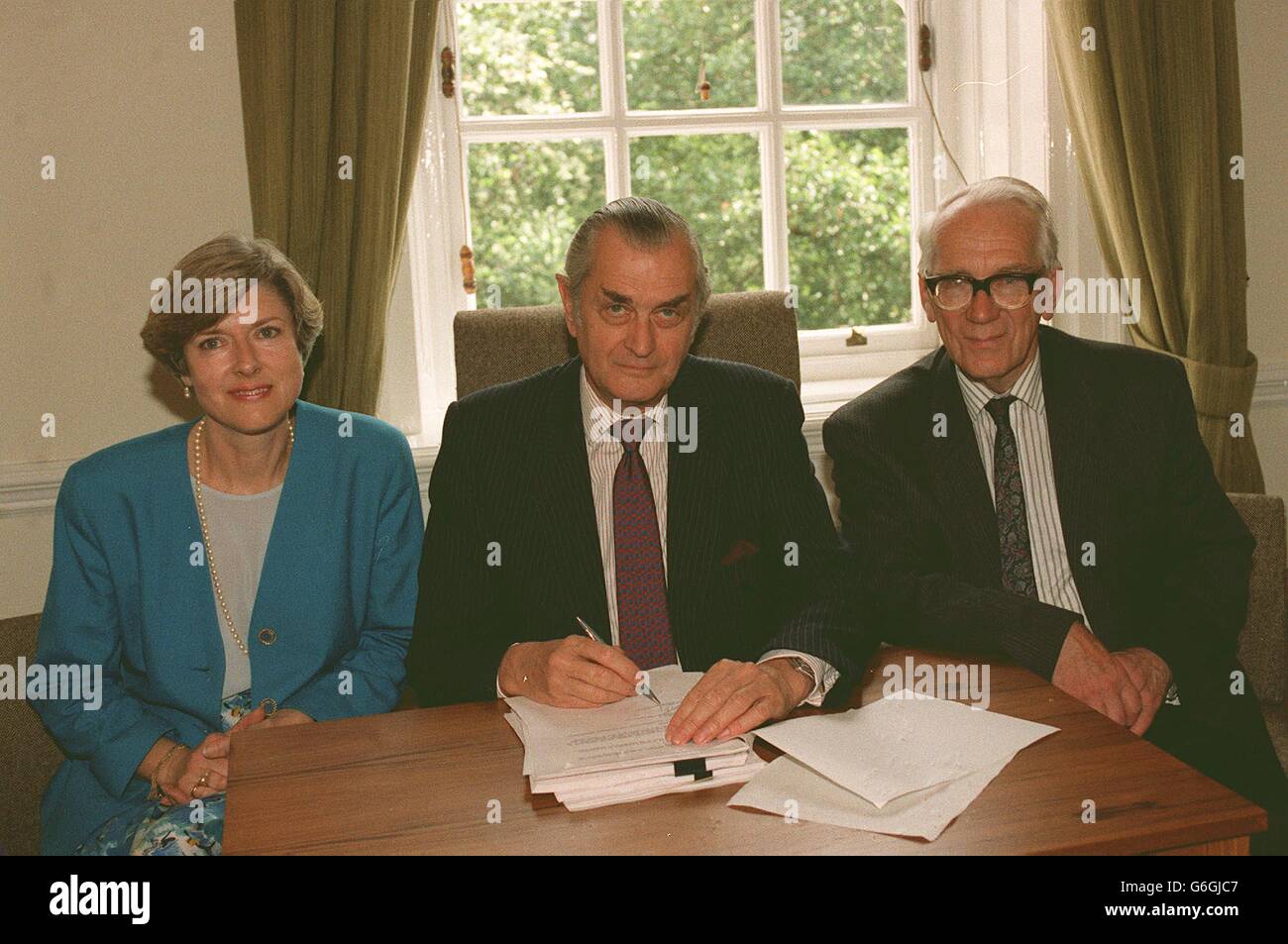 Sir john cuckney and sir ewen broadbent kcb hires stock photography