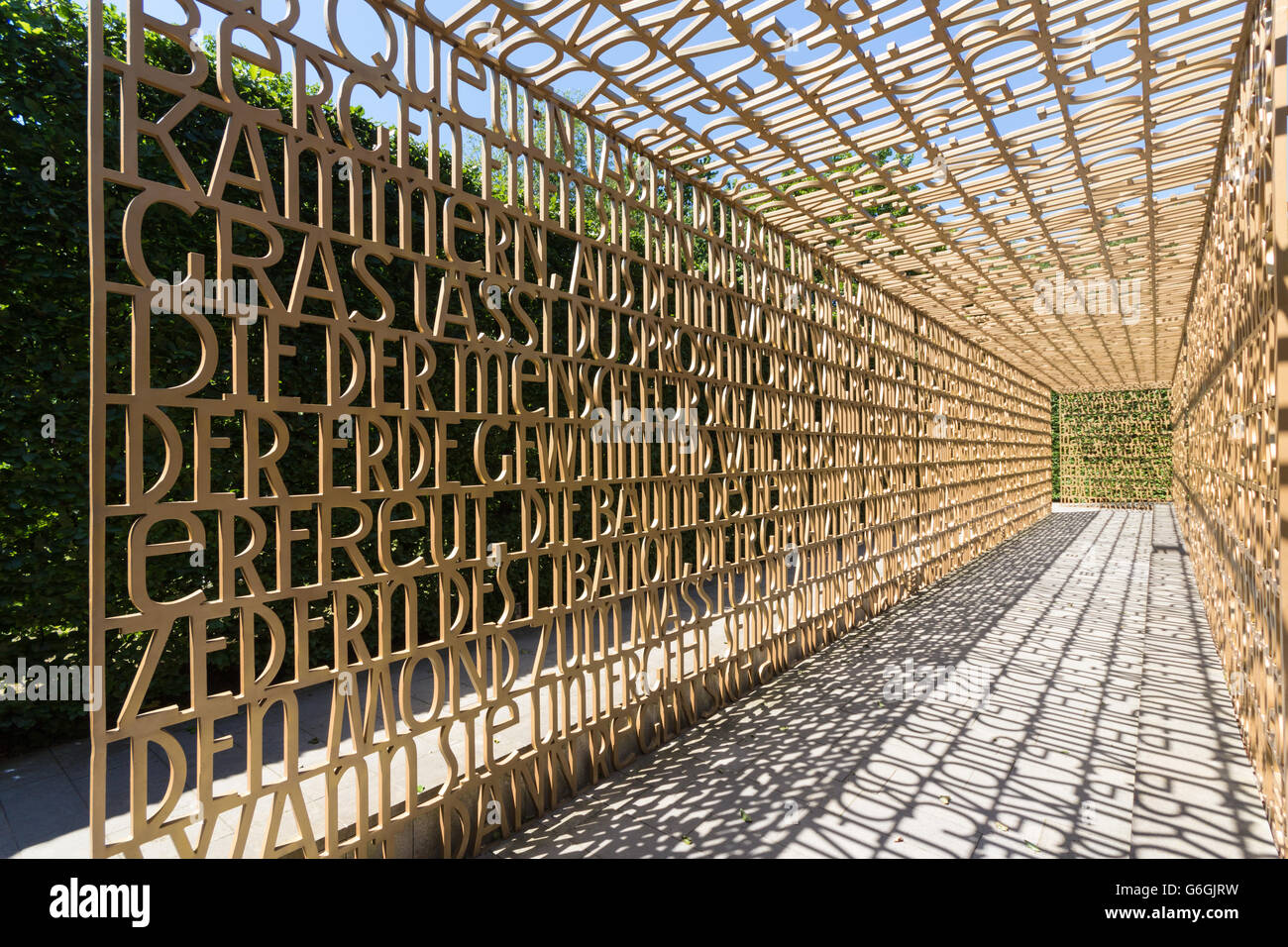 The Christian Garden ( Christlicher garten in Gardens of the world