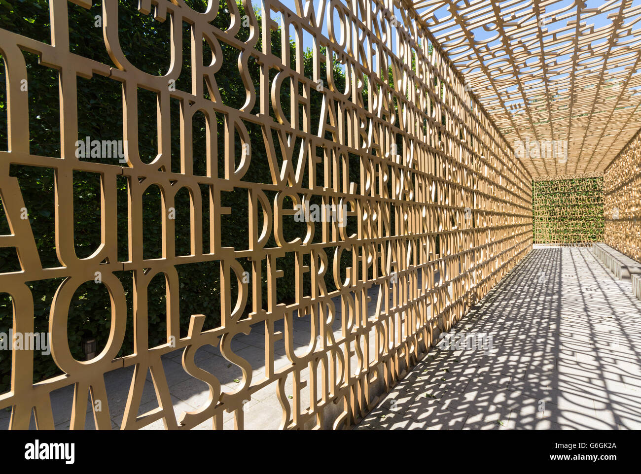 The Christian Garden ( Christlicher garten in Gardens of the world