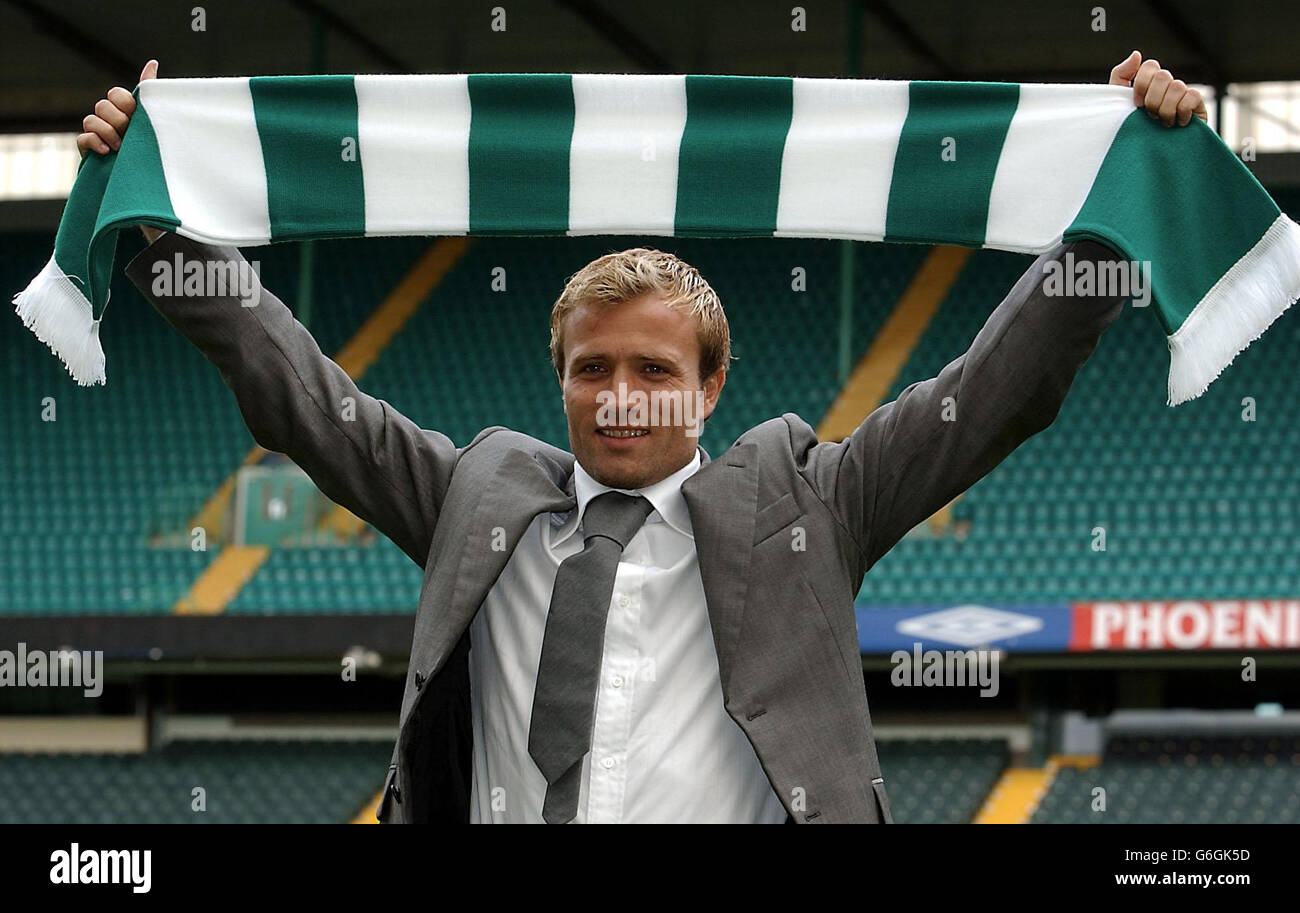 Michael Gray signs for Celtic Stock Photo