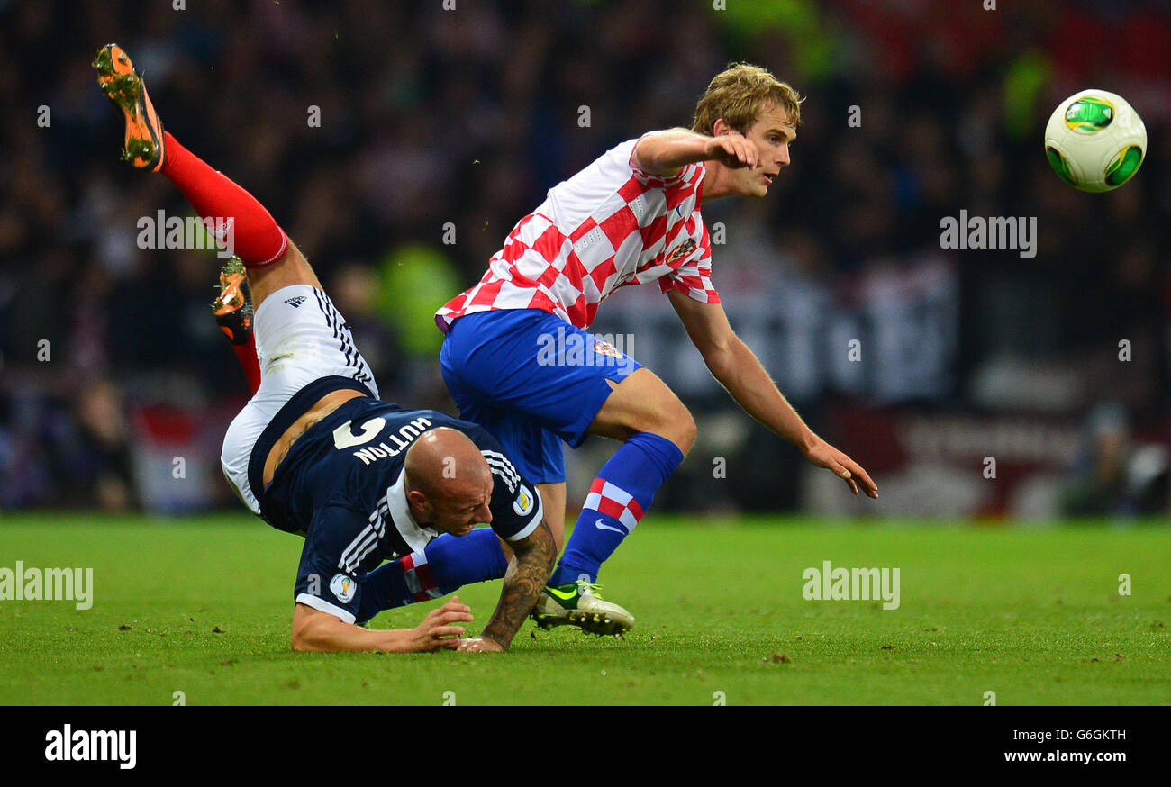 Scotland's Alan Hutton and Croatia's Ivan Strinic (right) in action during the FIFA 2014 World Cup Qualifying, Group A match at Hampden Park, Glasgow. Stock Photo