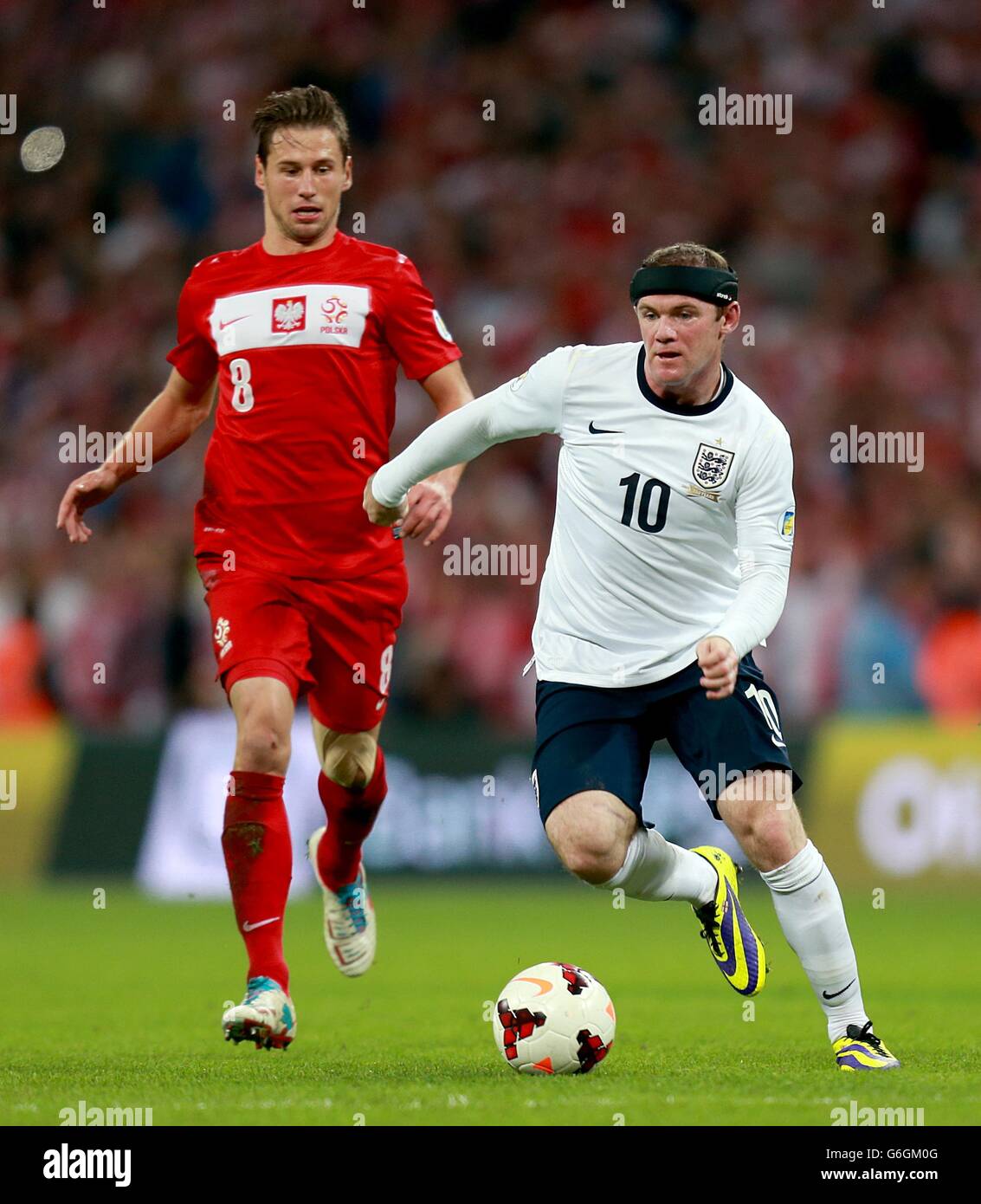 England's Wayne Rooney (right) in action with Poland's Grzegorz Krychowiak Stock Photo