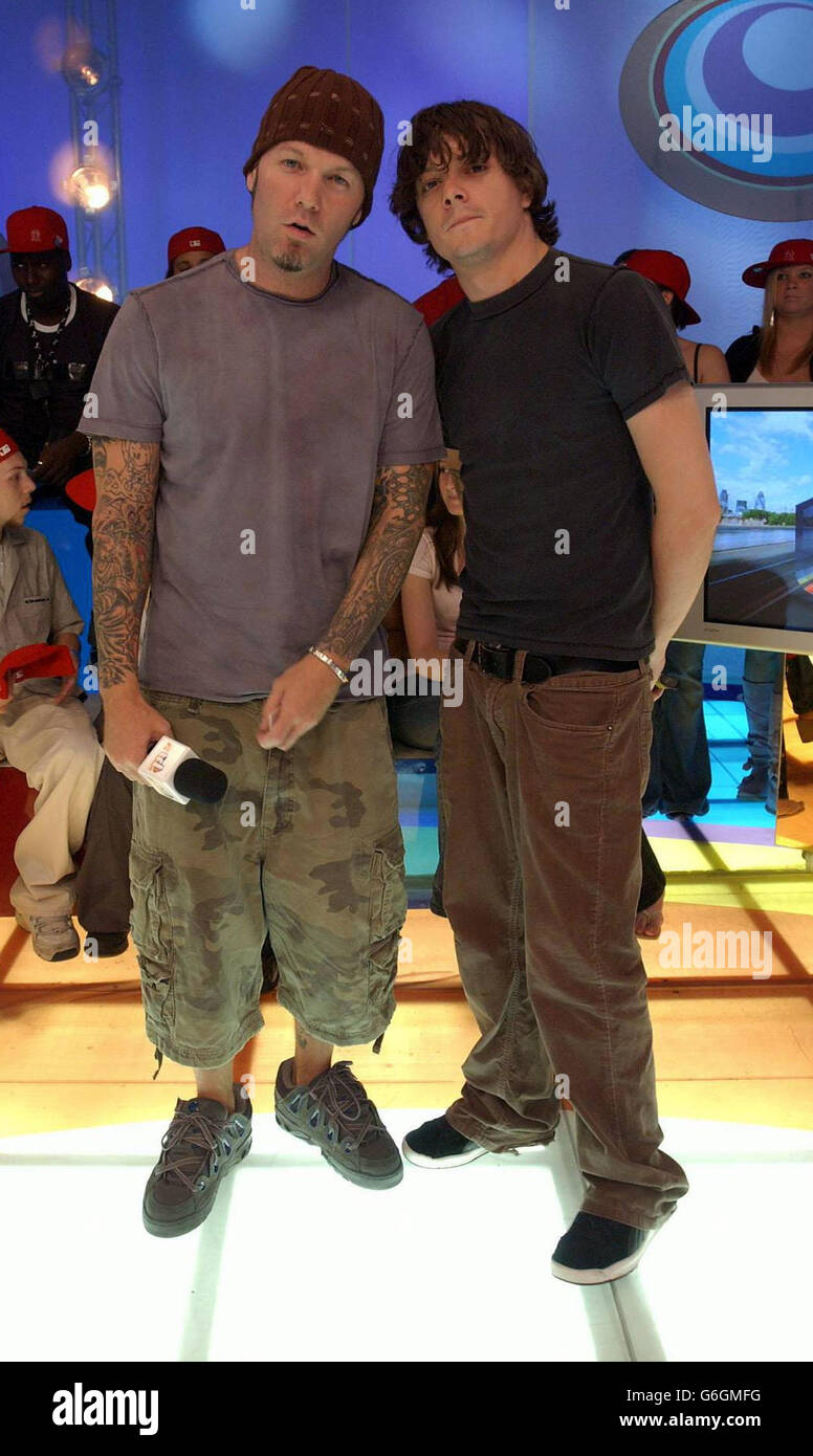 Fred Durst and Mike Smith (right) of Limp Bizkit stars appearing on the MTV TRL UK show, in Camden, north London. Stock Photo