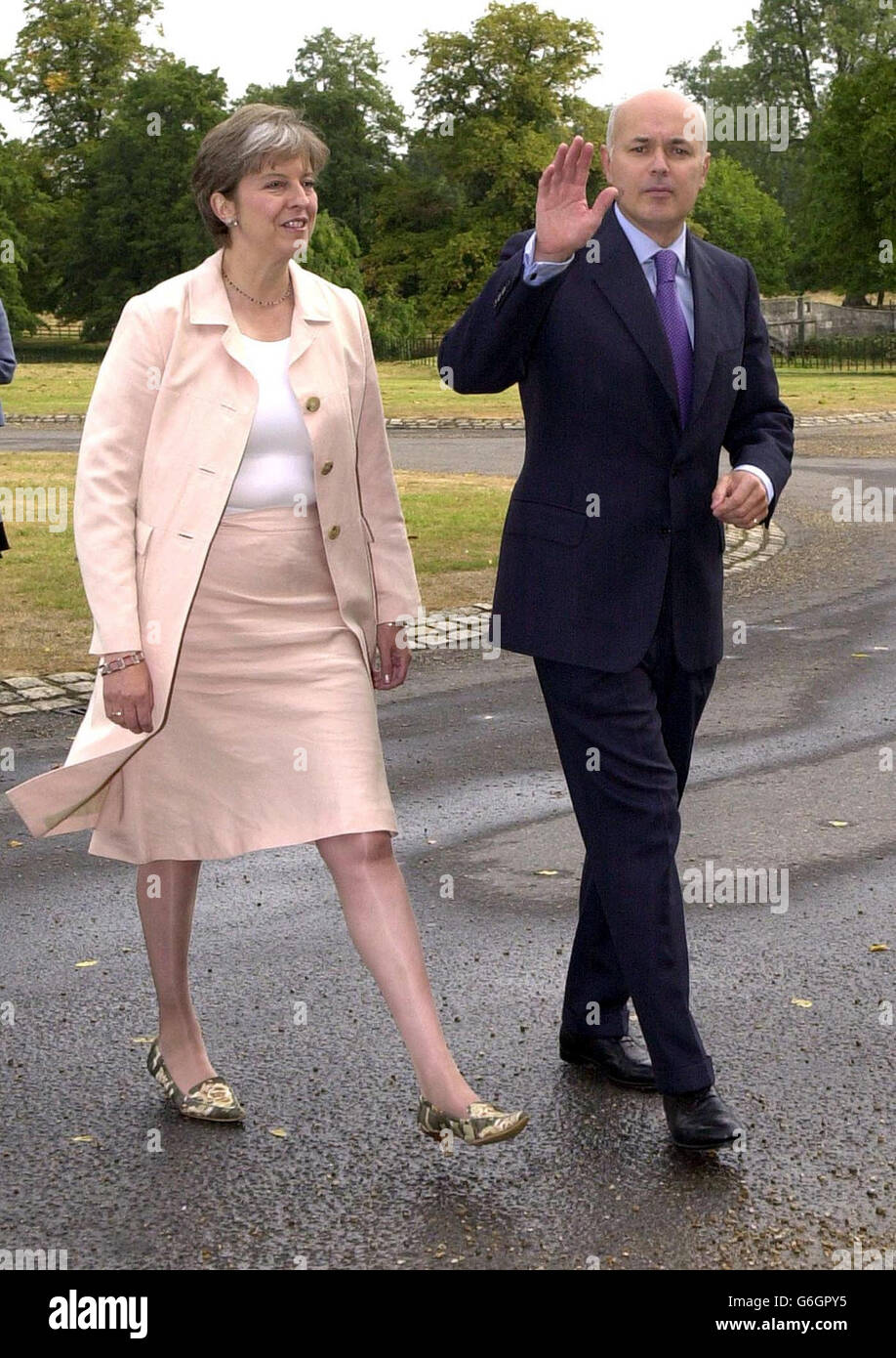 Iain Duncan Smith and Conservative Party Chariman Theresa May gather for a shadow cabinet away day at Hartwell House, Aylesbury, Buckinghamshire. Duncan Smith is expected to put the finishing touches to a policy platform for the basis of the Conservative manifesto for the next election. Stock Photo