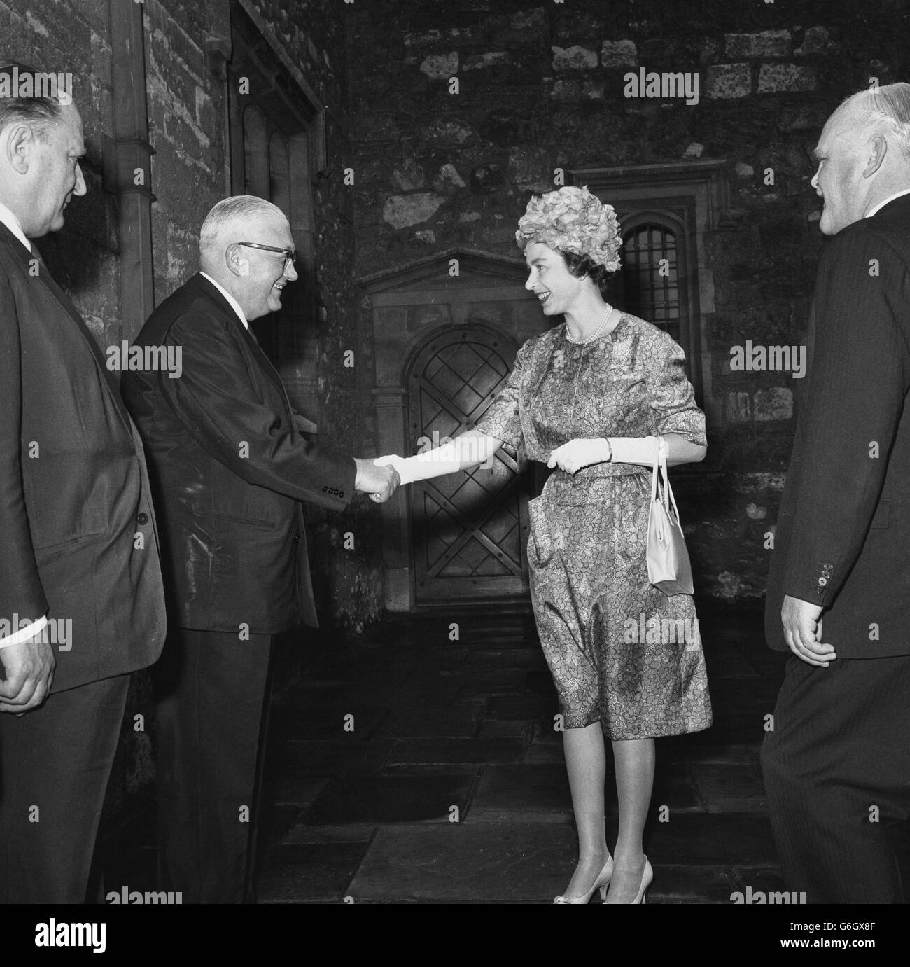 Queen newspapers hires stock photography and images Alamy