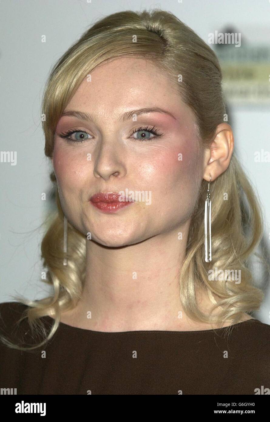 Rus xotinlari porno haqida aldashadi Jojalar, nipellar va mushuklarning uy qurilishi fotosuratlari