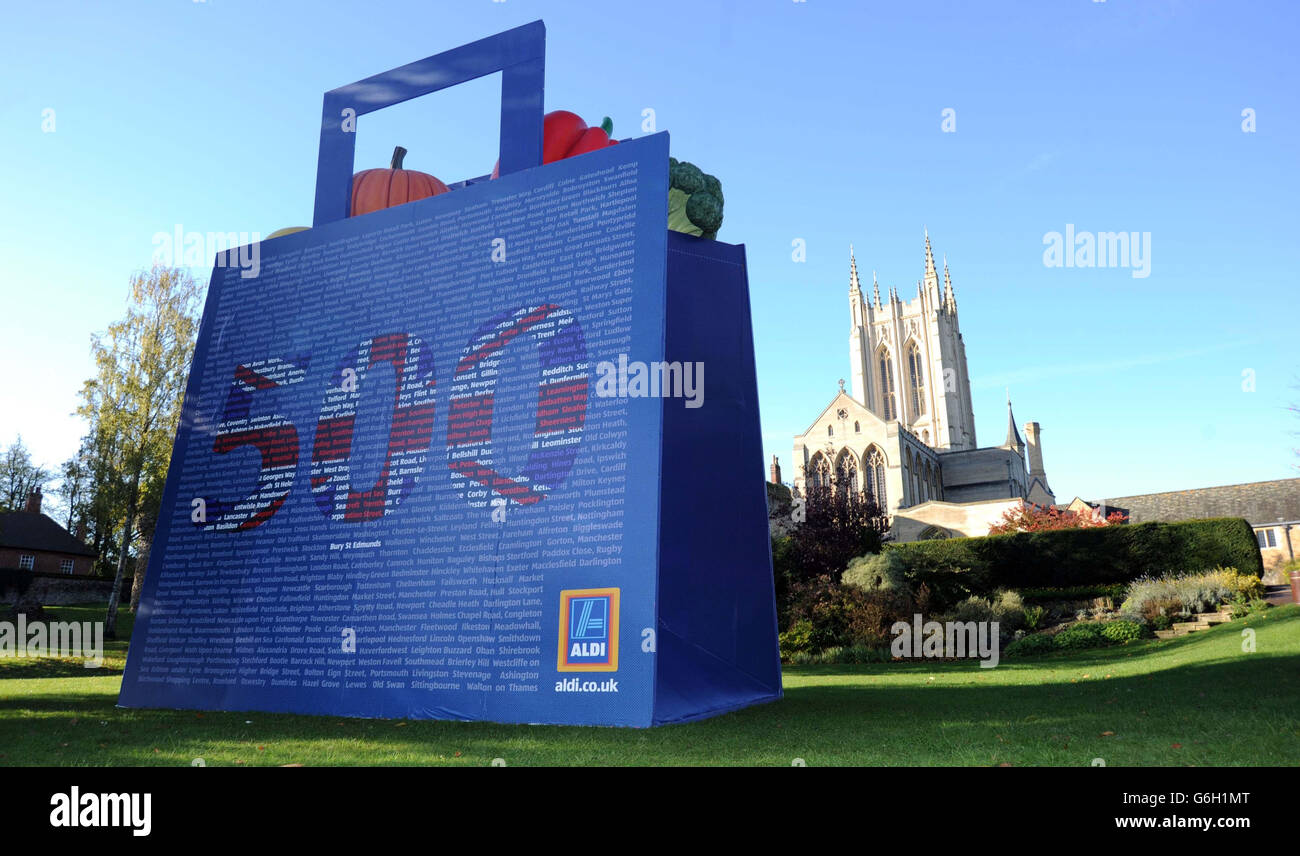 Aldi opens 500th UK store Stock Photo