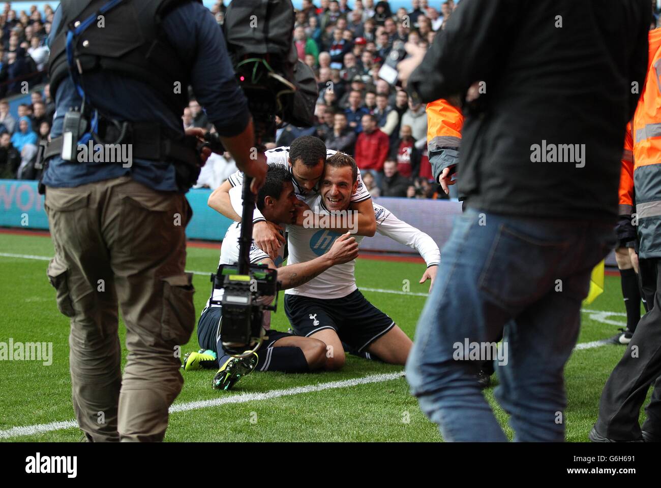 Tottenham Hotspur's Roberto Soldado celebrates scoring his side's second goal with Joe Paulo Paulinho (left) Stock Photo