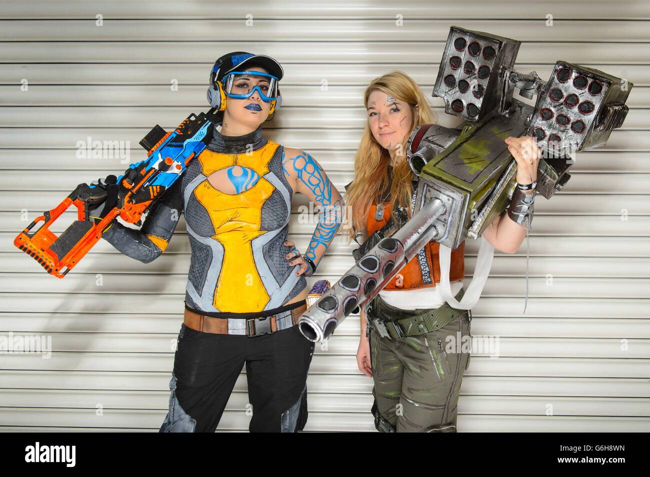 Alex Shapland (left) dressed as Maya and Charlotte James as Axton from the computer game 'Borderlands 2', at the MCN Comic Con, at the Excel Centre, in east London. Stock Photo