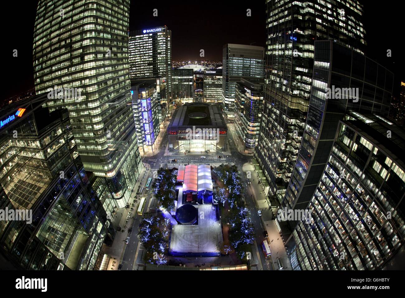 Ice Rink Canary Wharf Stock Photo - Alamy