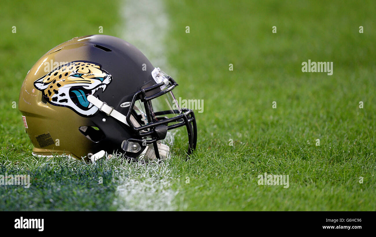 General view of a Jacksonville Jaguars helmet lying ont he pitch Stock Photo - Alamy
