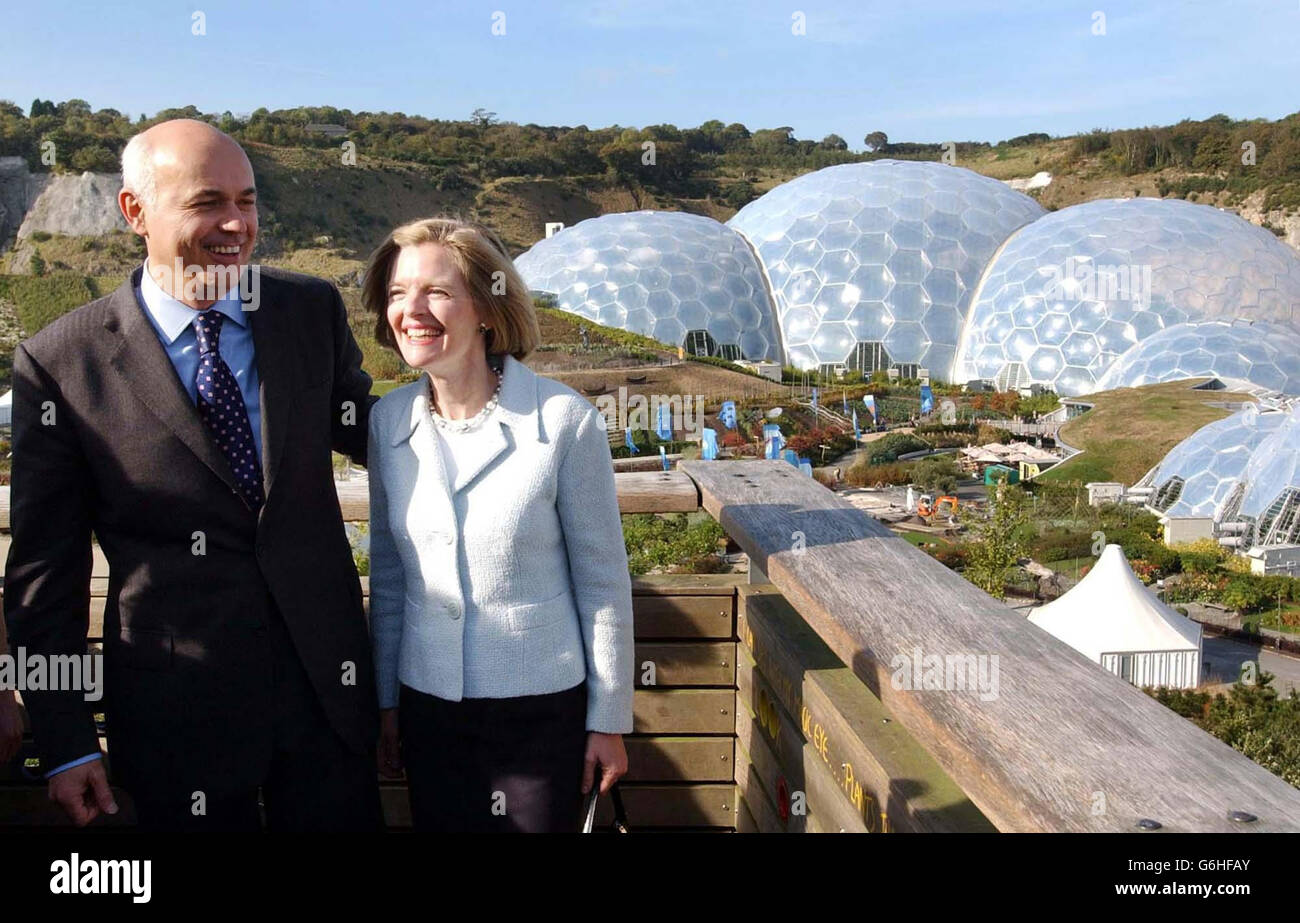 Conservative Party Leader Iain Duncan Smith and his wife Betsy during a visit to the Eden Project in St Austell, Cornwall. The Conservative Leader was in the south west amid continuing controversy over his employment of wife Betsy as an aide, and suspected leadership plotting. Stock Photo