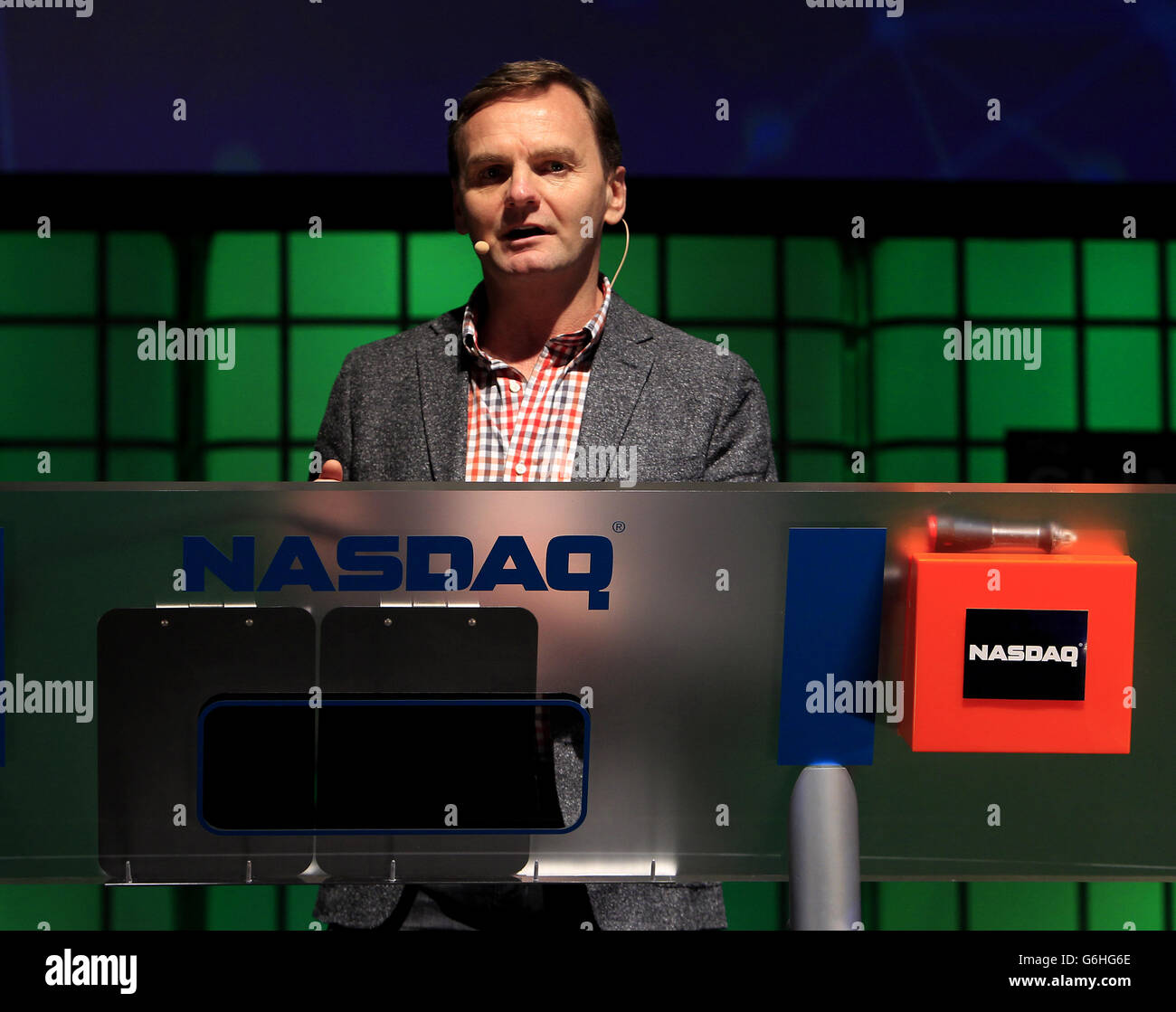 Nasdaq opening bell hi-res stock photography and images - Alamy