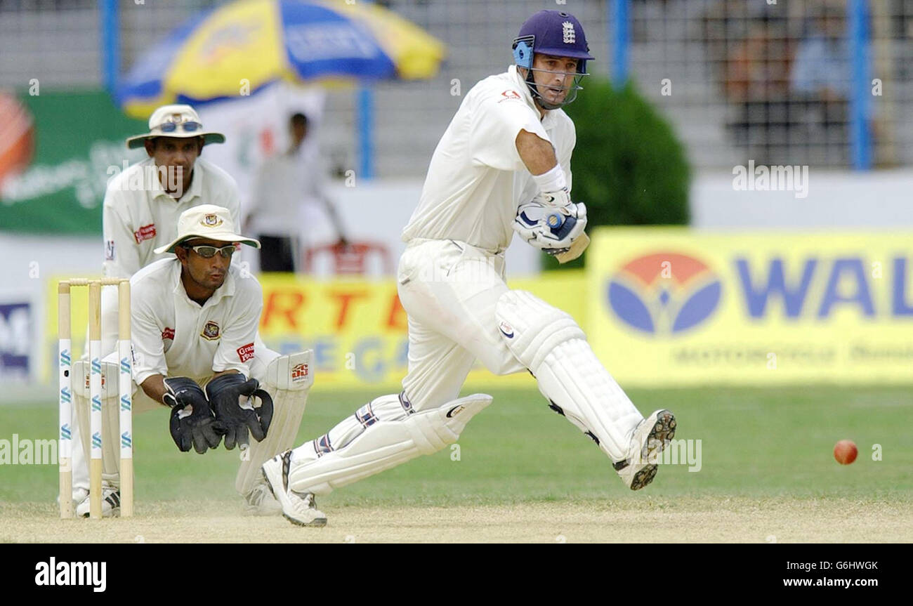 England batsman Graham Thorpe takes on the Bangladesh bowling attack, during the afternoon session of the third day of the Second Test against Bangladesh at the MA Aziz Stadium in Chittagong. Stock Photo