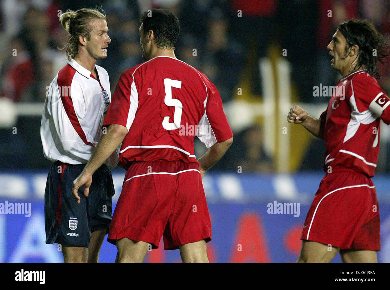 David Beckham and Alpay Ozalan clash during the European Championships qualifying match at the Sukru Saracoglu stadium in Istanbul, Turkey. CONTEXT OF AN EDITORIAL FEATURE. NO WEBSITE/INTERNET USE UNLESS SITE IS REGISTERED WITH FOOTBALL ASSOCIATION PREMIER LEAGUE. Stock Photo