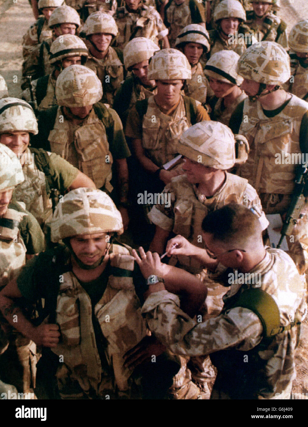 'B' Company of the Royal Scots receiving their injections against chemical attack in the Gulf. Stock Photo