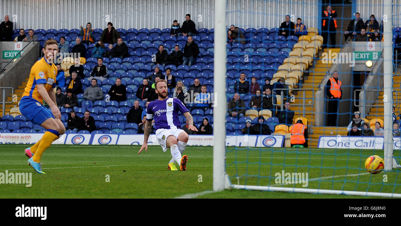 Oxford uniteds sean rigg scores opening goal hires stock photography