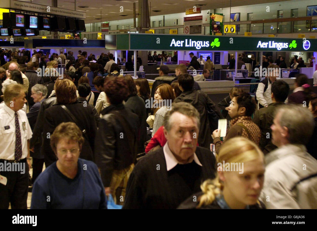 Heathrow baggagehandlers strike Stock Photo Alamy