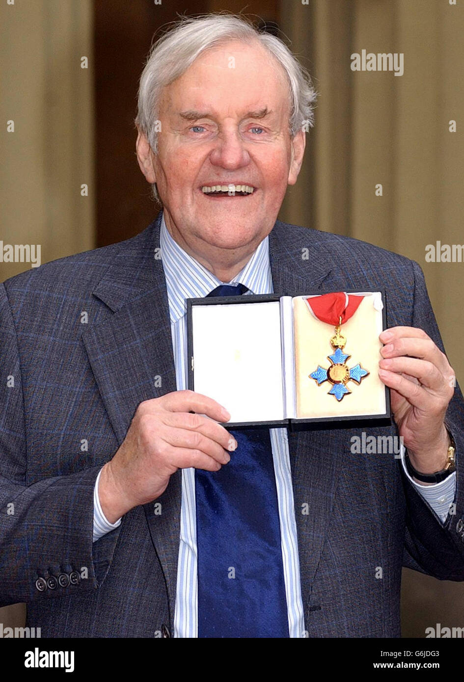 Veteran actor Richard Briers, 69, with his CBE medal at Buckingham Palace, London. Mr Briers took his two young grand-children to Buckingham Palace to see him receive a CBE for services to drama. Stock Photo