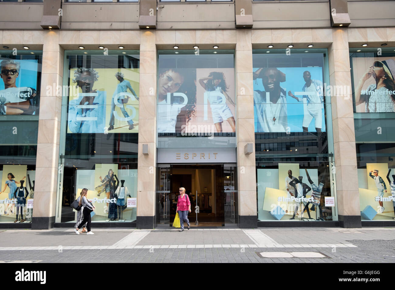 Esprit Clothing High Resolution Stock Photography And Images Alamy