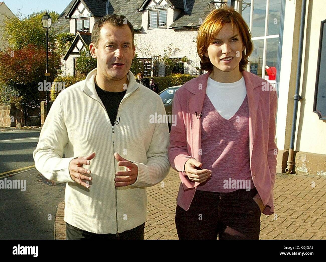 Paul Burrell, former butler to Diana, Princess of Wales arrives at his home in Farndon, Cheshire, accompanied by television journalist Fiona Bruce. Mr Burrell has been heavily criticised by members of the Royal Family following the release of extracts from his forthcoming book A Royal Duty. Stock Photo