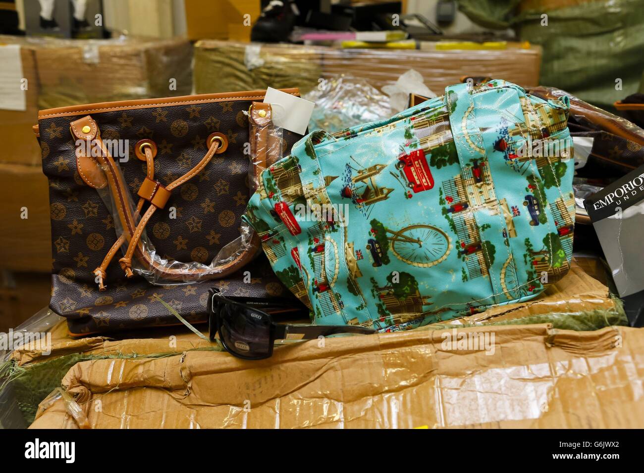 gunna wearing 🕶Louis Vuitton Millionairse Sunglasses $875 / €806  🧥Balenciaga Leopard Print Puffer Jacket $2490 / €2293 🎗Louis Vuitton…