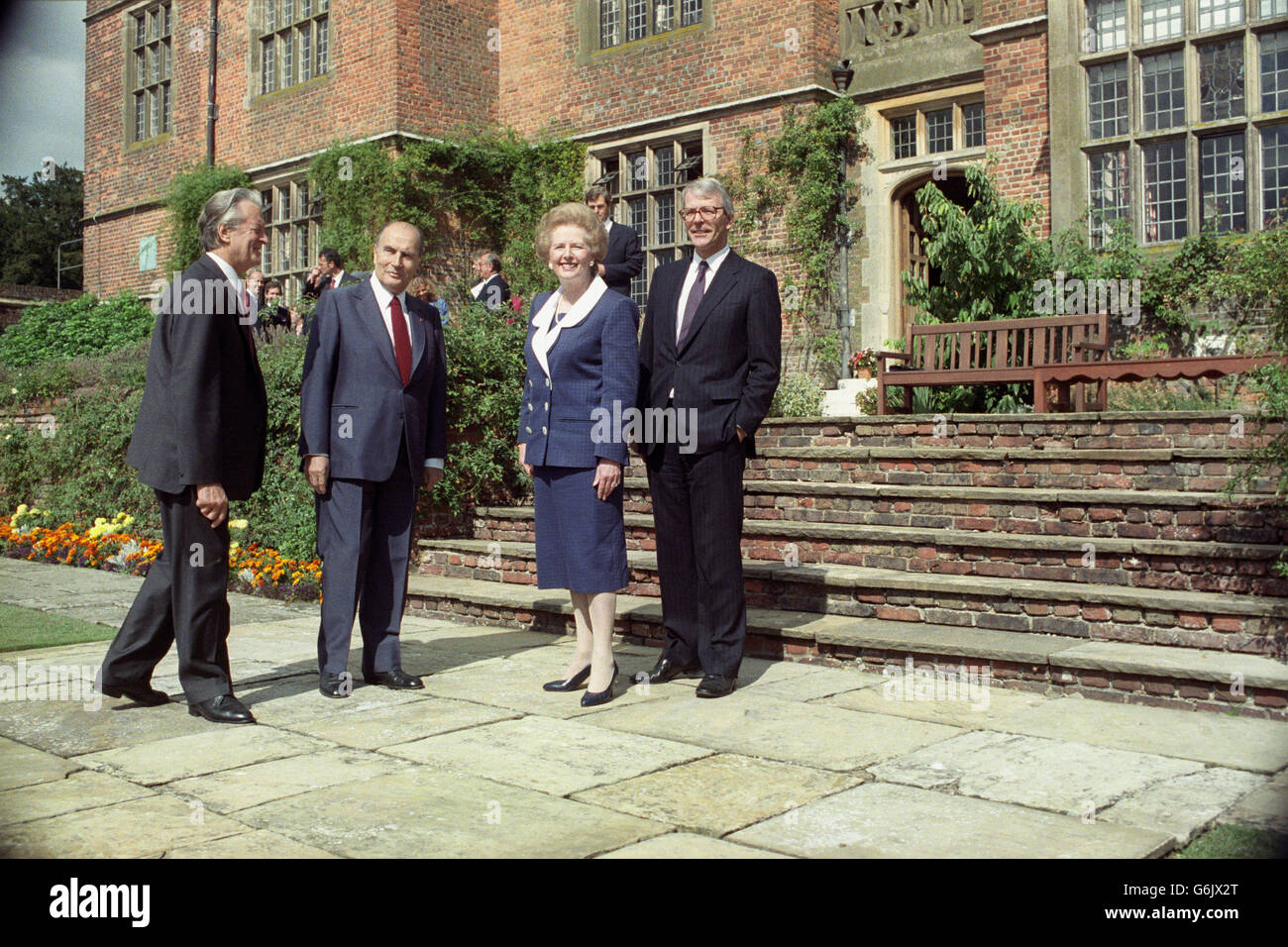 Prime Minister Margaret Thatcher with Foreign Secretary John Major at Chequers for Anglo-French annual talks. Also pictured is French President Francois Mitterrand. Stock Photo