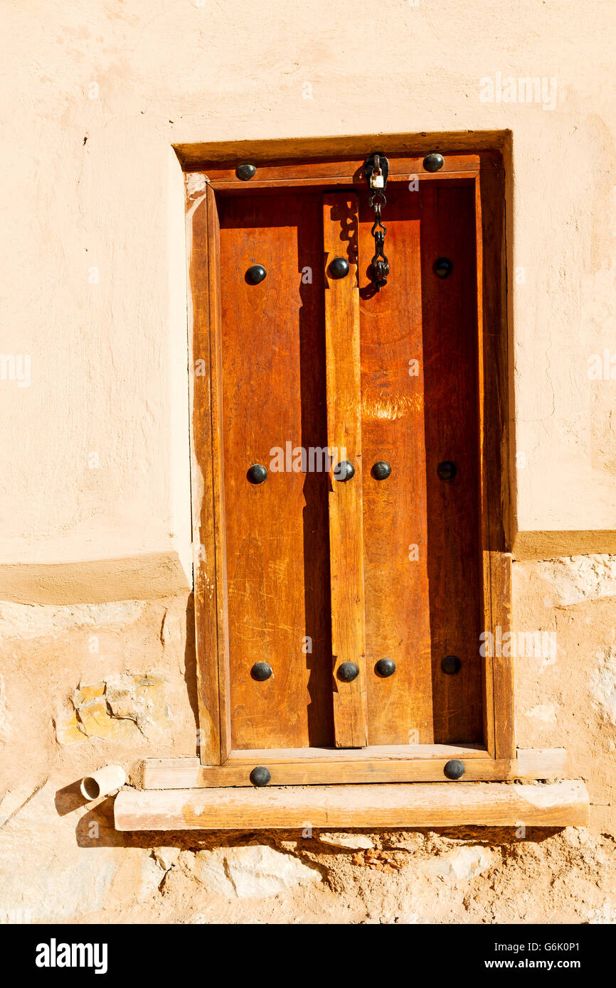 oman old wooden door and wall in the house Stock Photo - Alamy