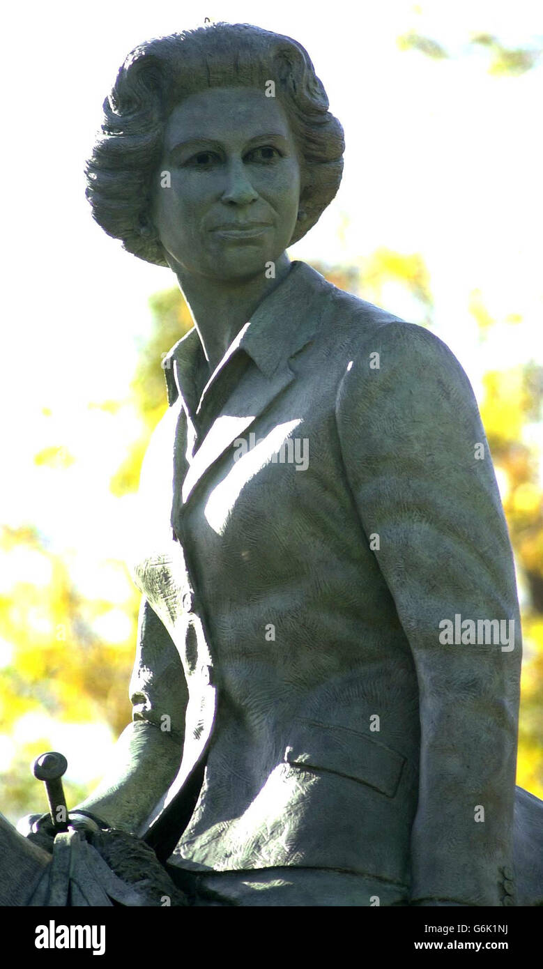 A bronze equestrian statue depicting the Queen on Horseback at the highest point on Queen Anne's ride, Windsor Great Park, where Queen Elizabeth II accompanied by The Duke of Edinburgh unveiled the statue made by sculptor Philip Jackson, in honour of Her Majesty's Golden Jubilee. Stock Photo