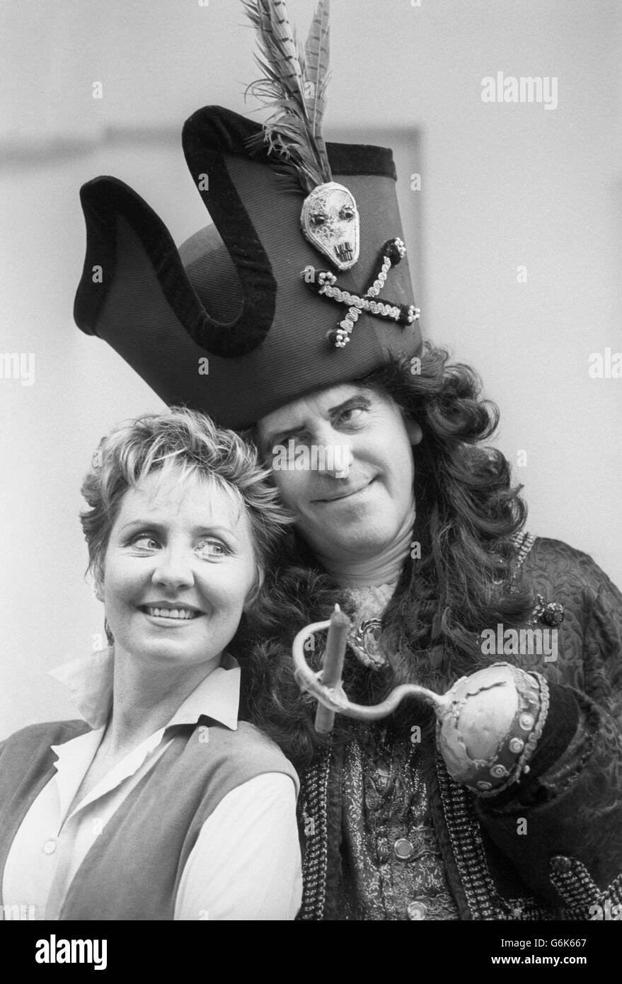 Singer Lulu plays Peter Pan and actor George Cole plays the evil Captain Hook in a Pantomime for the festive season at London's Cambridge Theatre- Peter Pan The Musical. Stock Photo