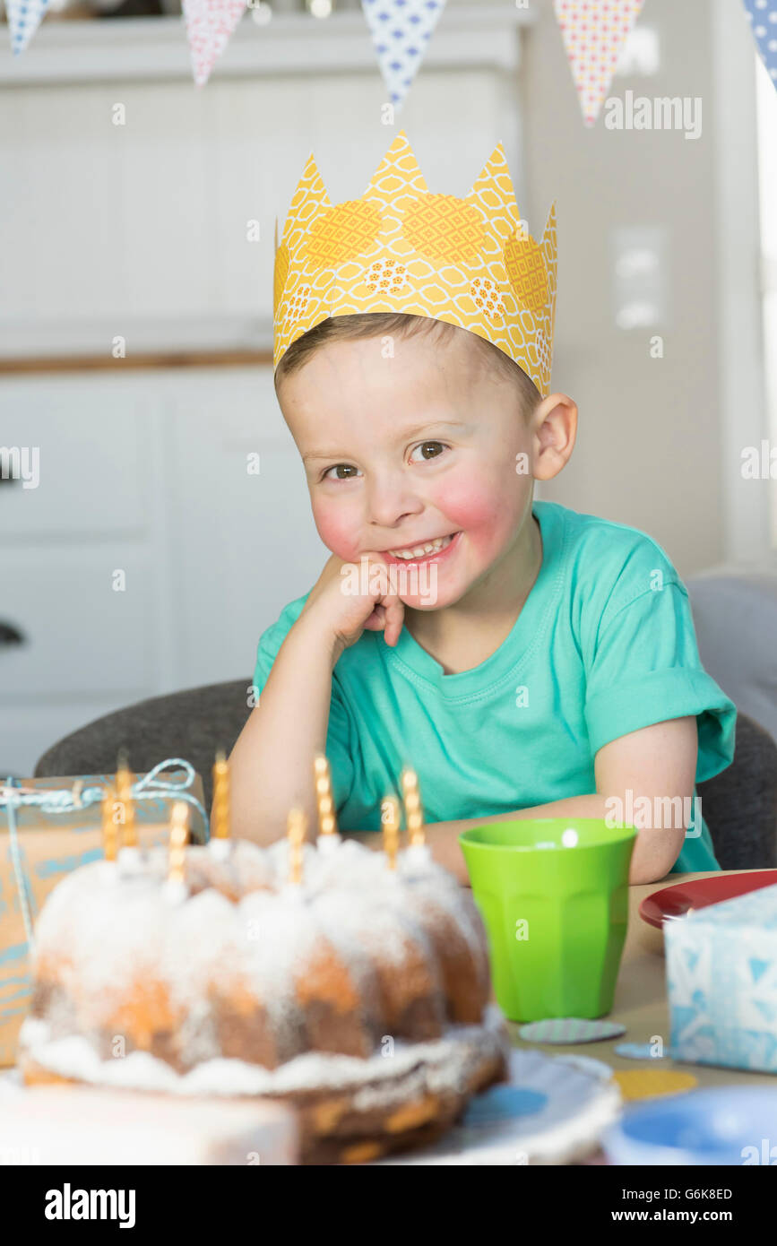 happy birthday paper crowns