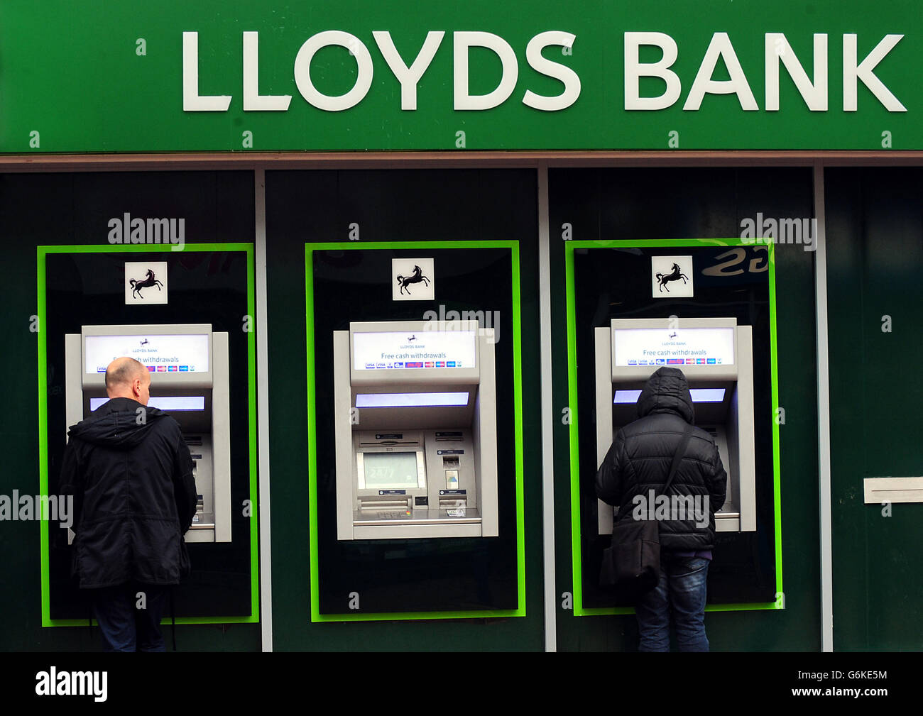 Lloyds Bank Atm Machine Stock Photos & Lloyds Bank Atm Machine Stock Images Alamy