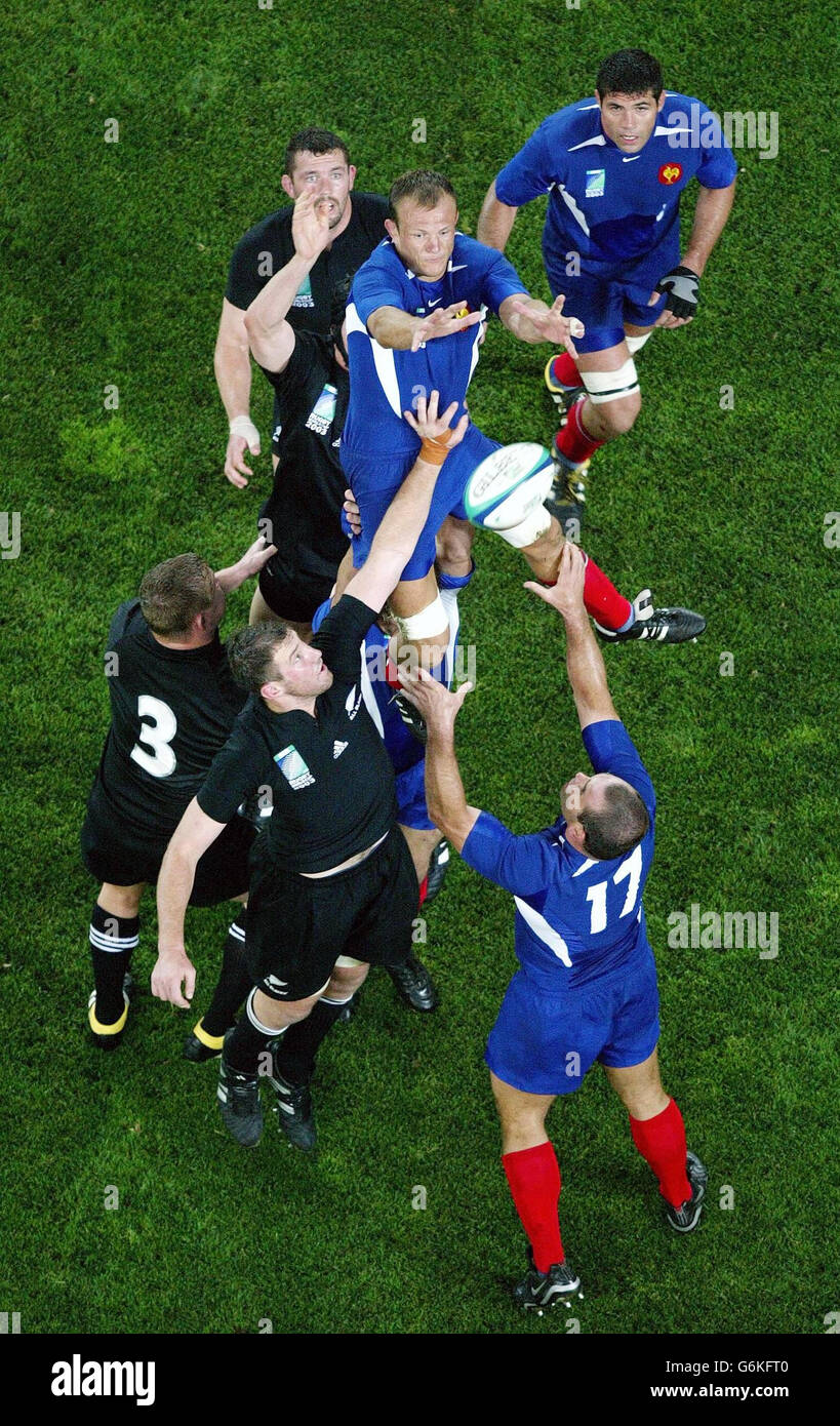 France's Patrick Tabacco jumps highest to win a lineout during thier 40-13 defeat by New Zealand in the Rugby Union World Cup 3rd place playoff match at Telstra Stadium, Sydney. Stock Photo
