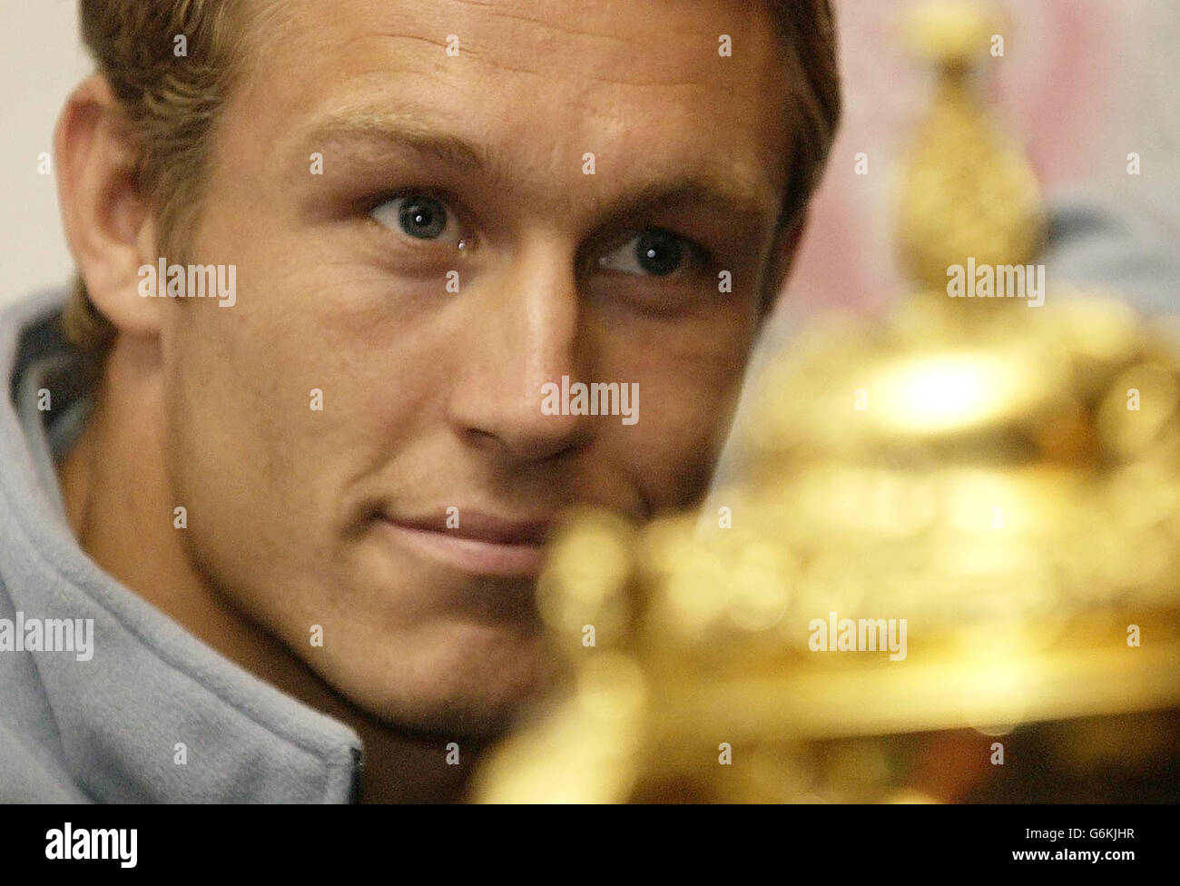 World Cup hero Jonny Wilkinson with the William Webb Ellis trophy at the Penny Hill Park Hotel near Bagshot, after the England rugby team returned from Sydney. Earlier, thousands of people were at Heathrow Airport to welcome home the team that beat Australia in extra time on Saturday to win the World Cup. Stock Photo