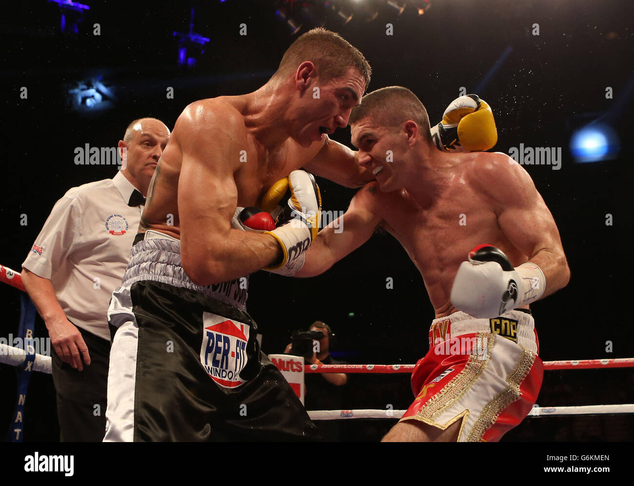 Liam Smith (right) and Mark Thompson during The British Light-middleweight Championship bout at the Echo Arena, Liverpool. Stock Photo