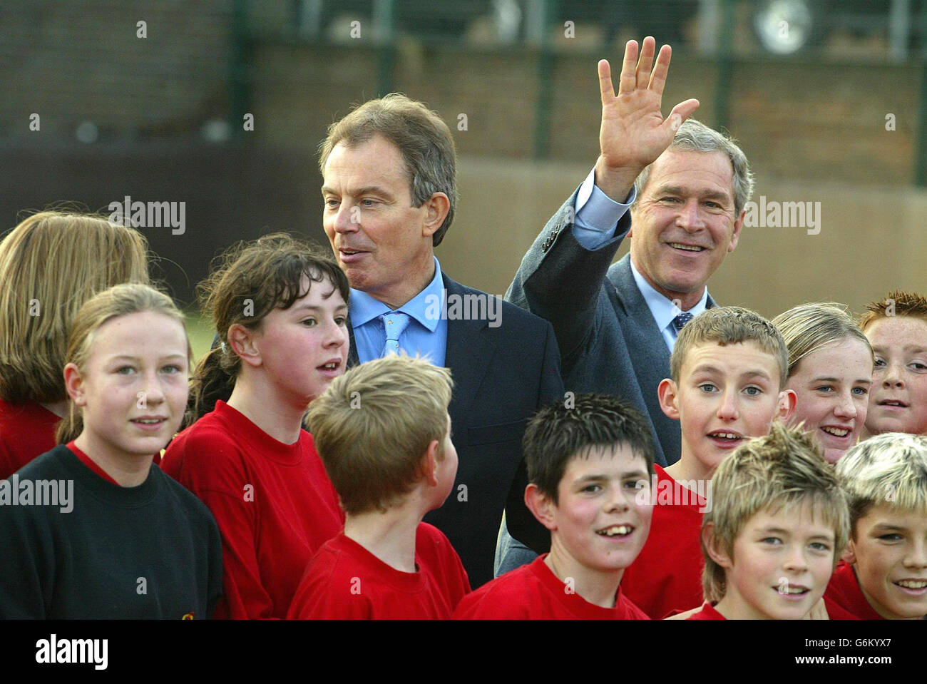 British Prime Minister Tony Blair alongside US President George Bush with school children from Sedgefield Community College, County Durham. It was understood that today's trip was designed to offer the chance for the Mr Blair and President Bush to spend time together in more relaxed conditions, following the high-profile speeches, political discussions and pageantry of the past two days. Stock Photo