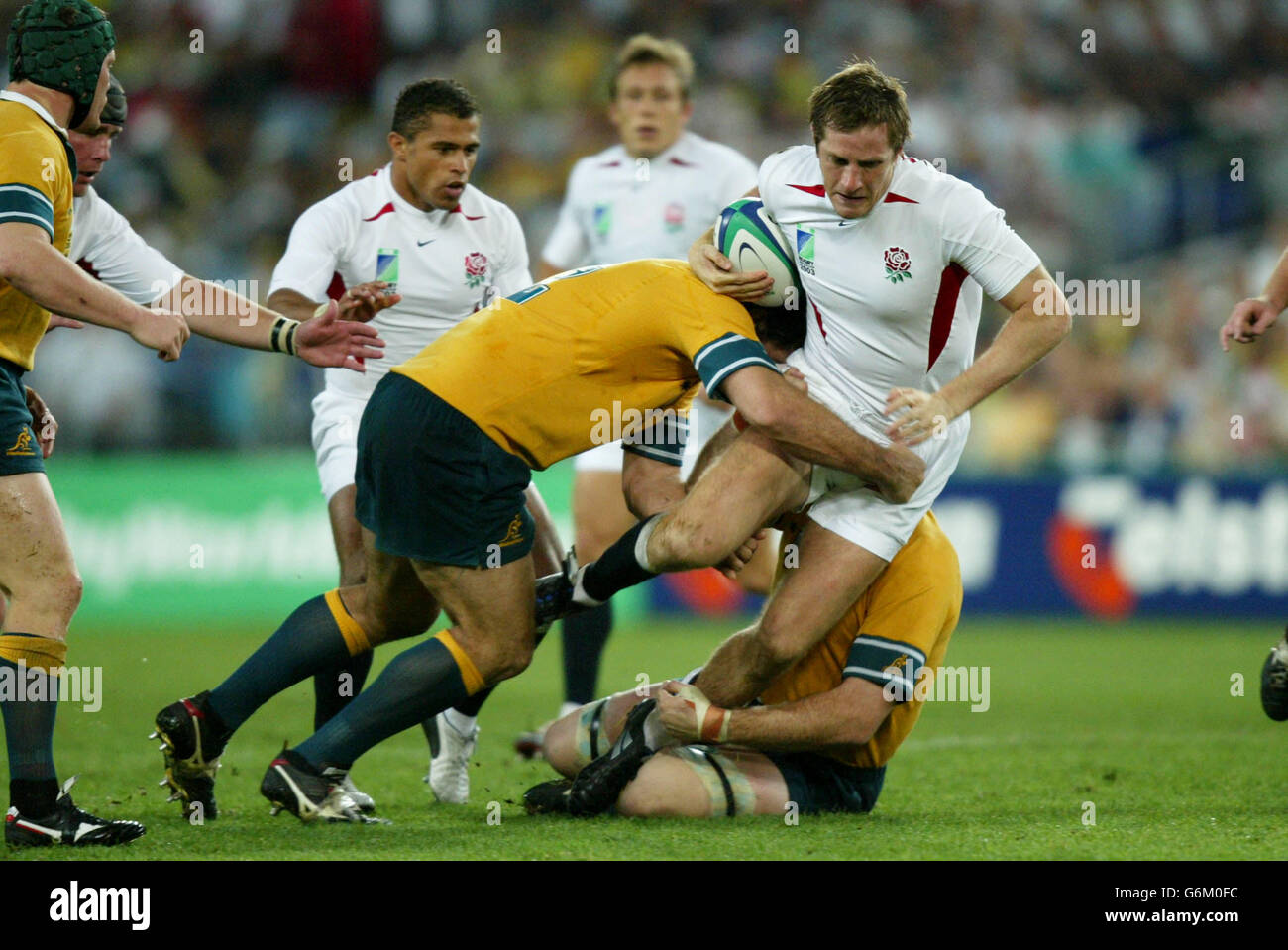 England's Will Greenwood (right) is tackled by Brendan Cannon and David Lyons during the Rugby World Cup Final at the Telstra Stadium, Sydney, Australia. England won 20-17 after extra-time. No mobile phone use, Internet sites may only use one image every five minutes during match Stock Photo