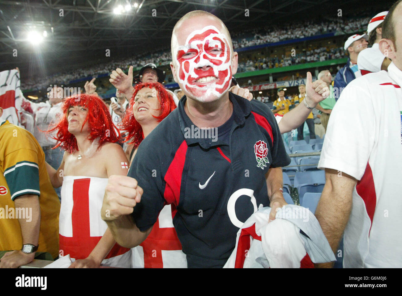 England fan celebrates victory after the Rugby World Cup Final against Australia at the Telstra Stadium, Sydney, Australia. England won 20-17 after extra-time. No mobile phone use, Internet sites may only use one image every five minutes during match Stock Photo