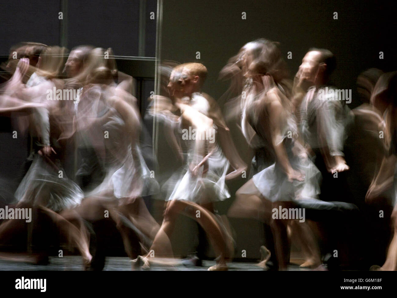 British Entertainment - Dance - Rambert Dance Company - London - 2003. re of 'Elsa Canasta' at Sadler's Wells. Stock Photo