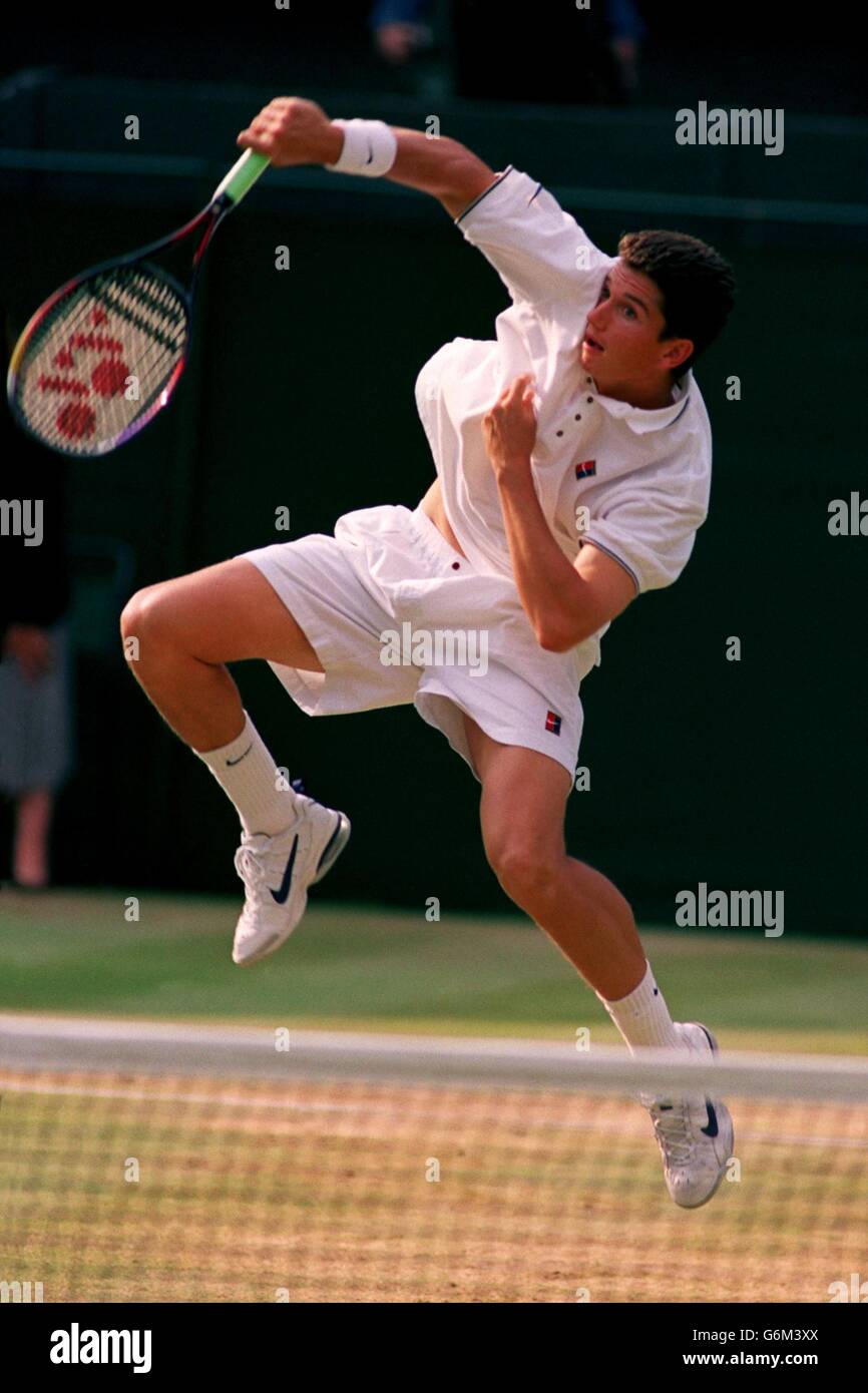 Tennis - Wimbledon Championships - Men's Singles - Final - Richard Krajicek  v MaliVai Washington. Richard Krajicek serving Stock Photo - Alamy