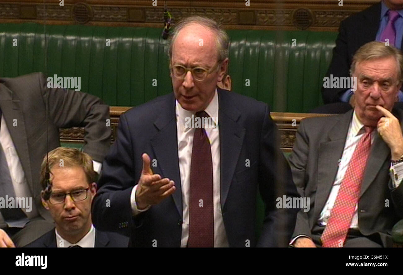 Sir Malcolm Rifkind, pays tribute to former South African president Nelson Mandela, in the House of Commons, London. Stock Photo