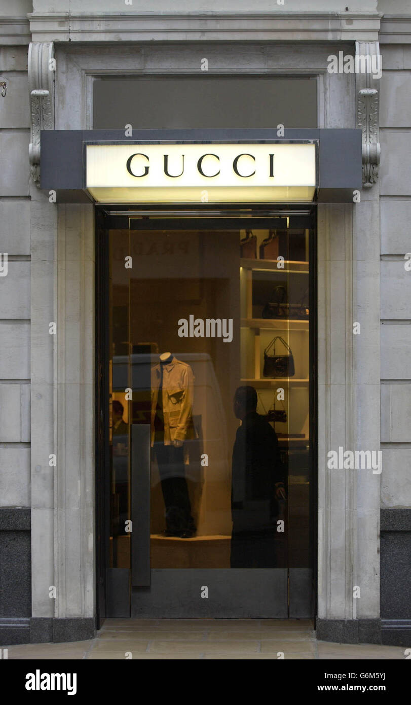 Voorwaardelijk melodie Spanning Gucci shop front. The front of the Gucci store, Bond Street, London Stock  Photo - Alamy